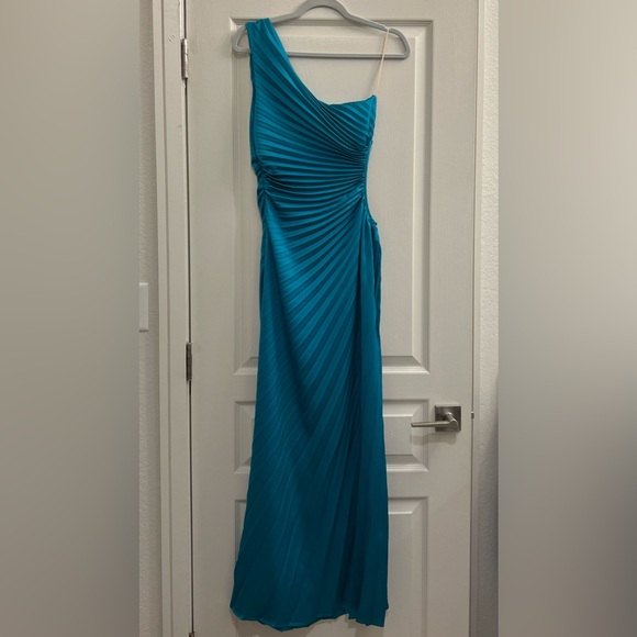 Delfi Collective Solie Gown - Picture 4 of 5